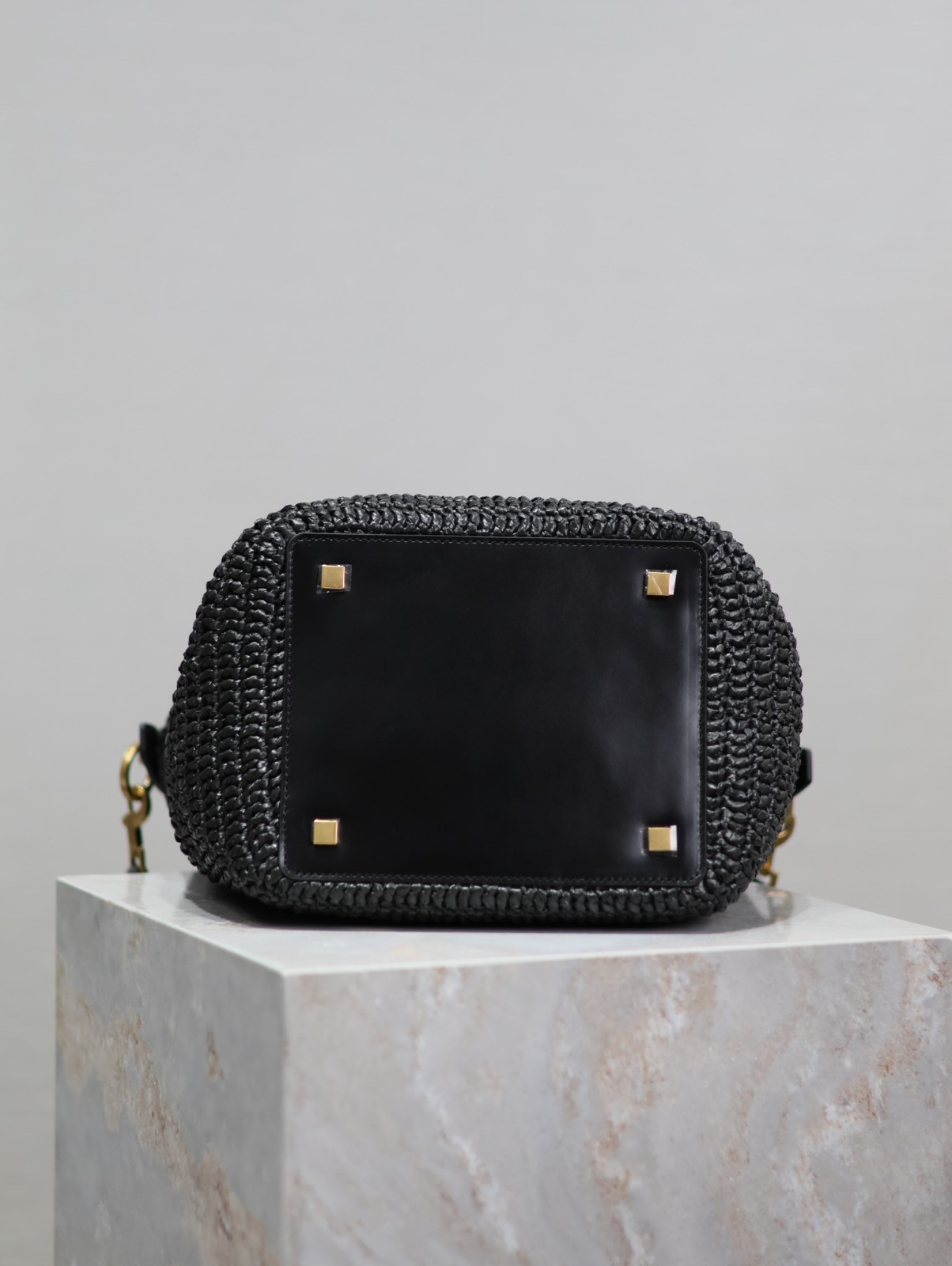 014 83123221 size 20×25×16cm