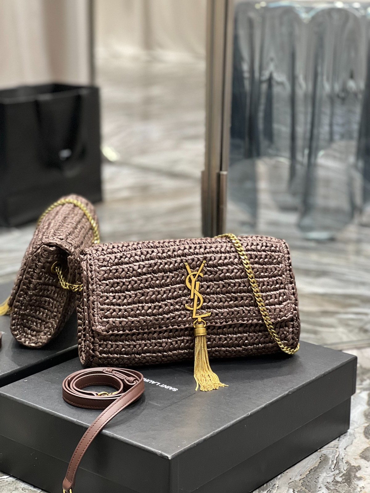 013 72123204 size 26x13.5x4.5cm