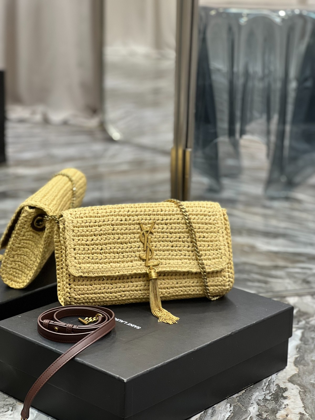 011 72123204 size 26x13.5x4.5cm