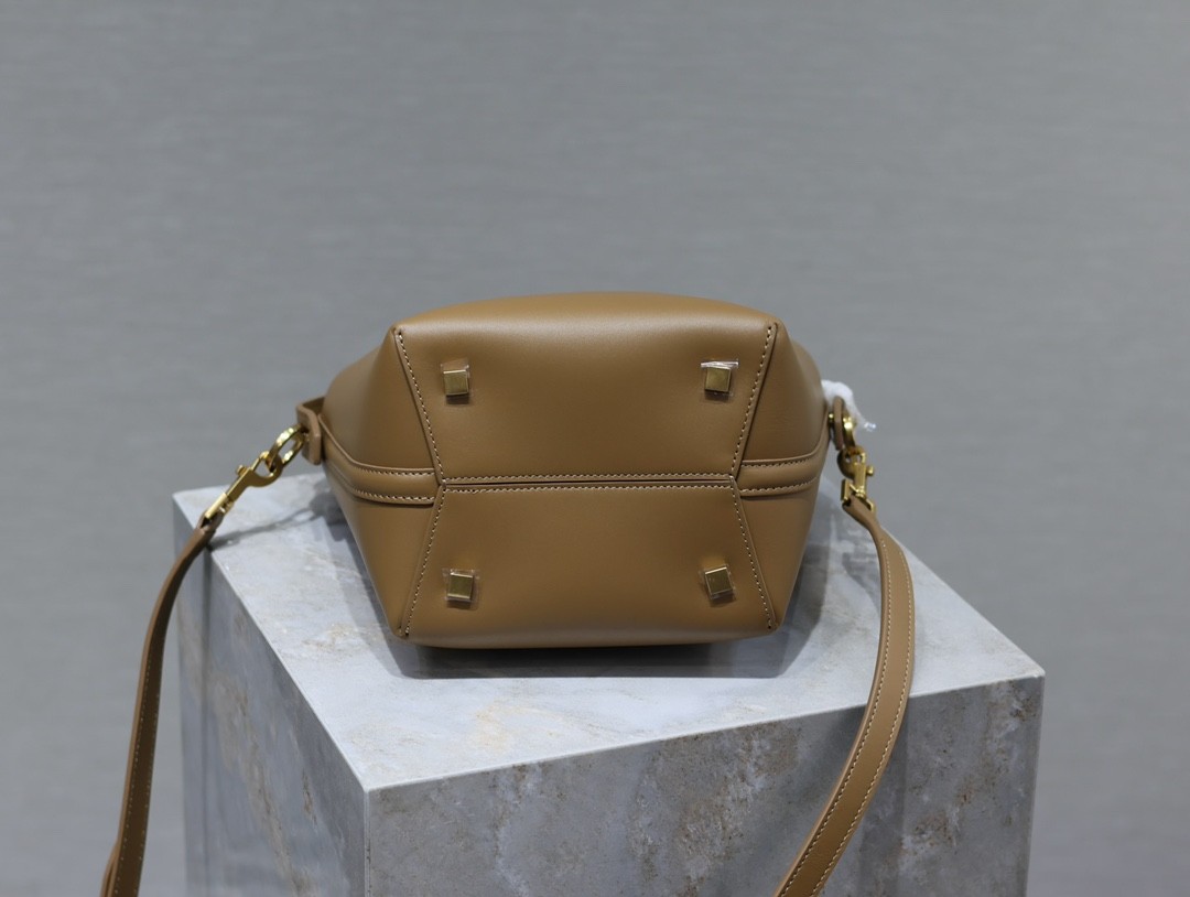 006 66123204;71123203 size 17×20×13cm;size 26×20×12cm