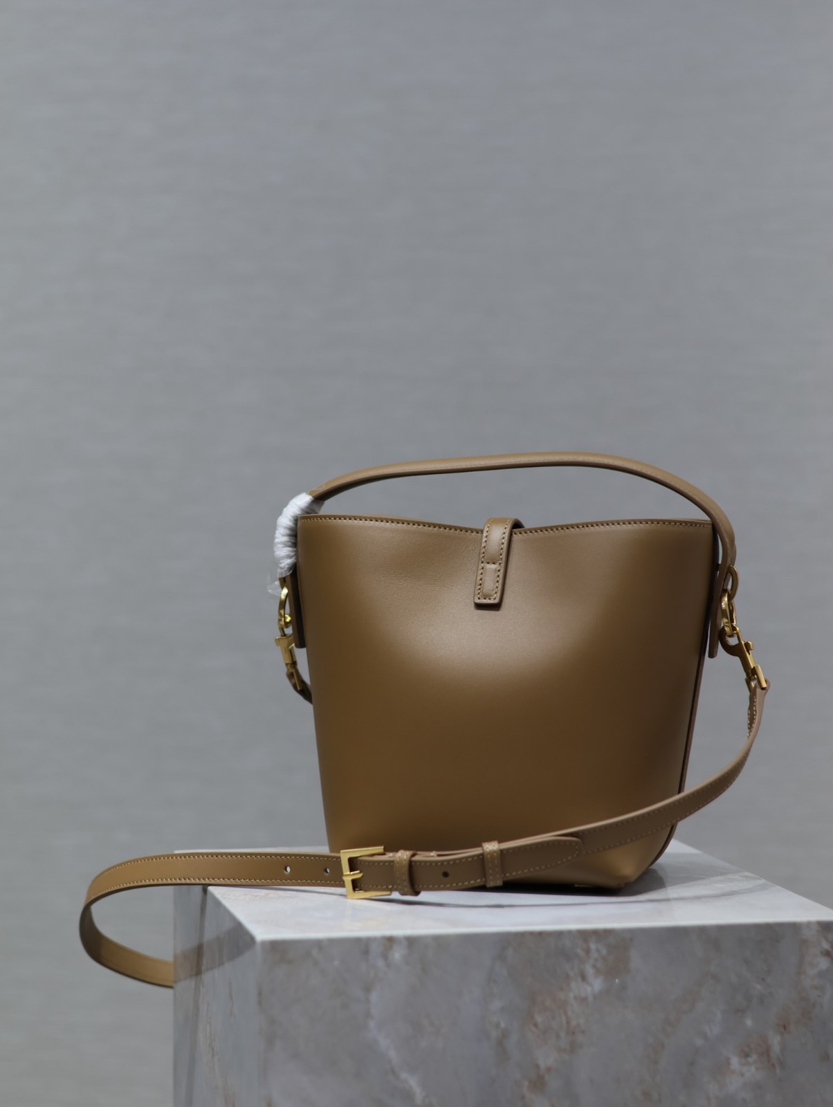 006 66123204;71123203 size 17×20×13cm;size 26×20×12cm