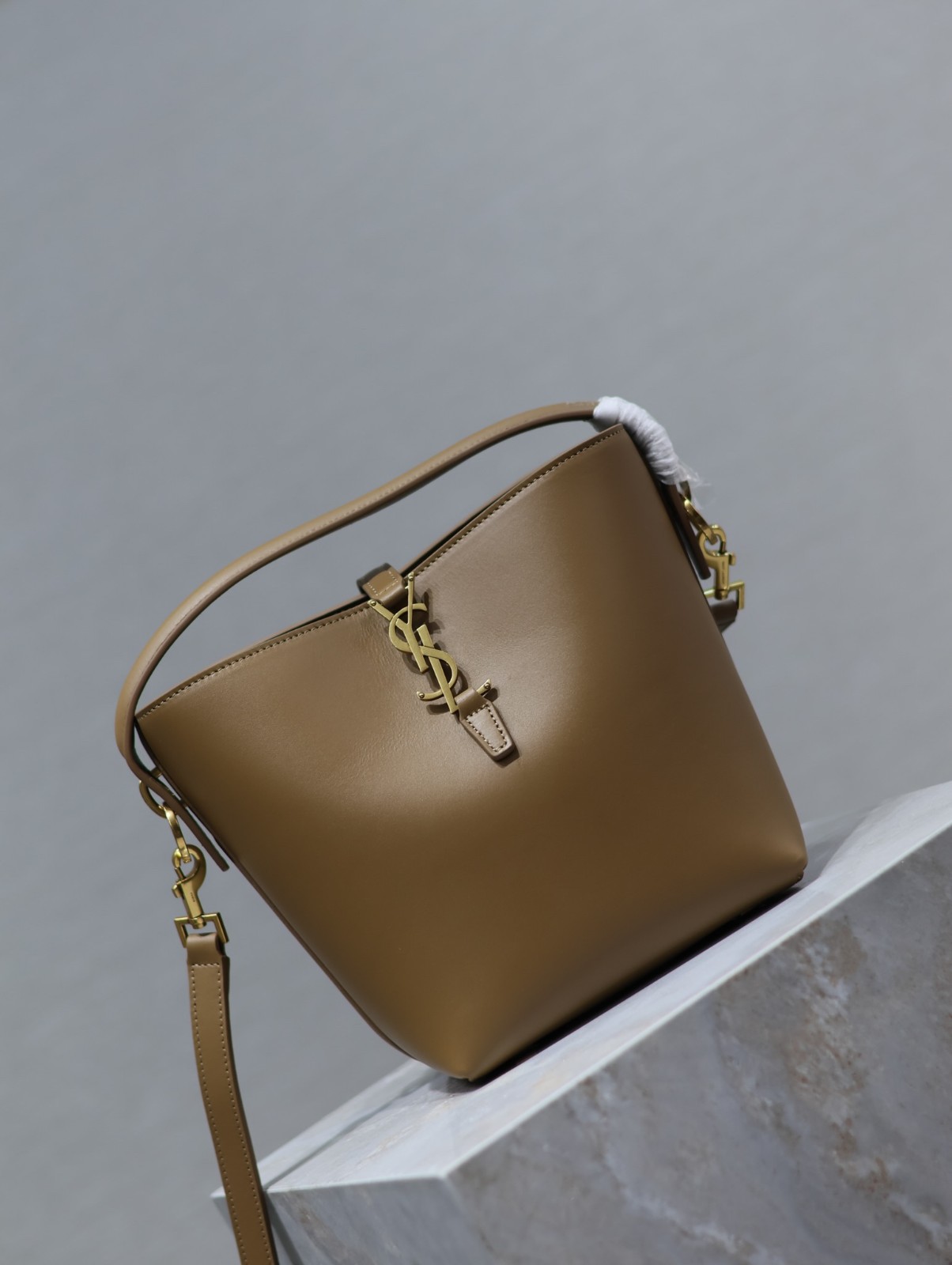 006 66123204;71123203 size 17×20×13cm;size 26×20×12cm