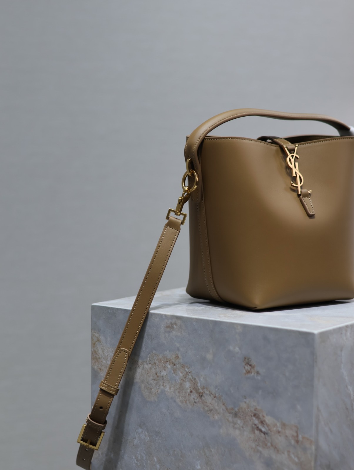 006 66123204;71123203 size 17×20×13cm;size 26×20×12cm