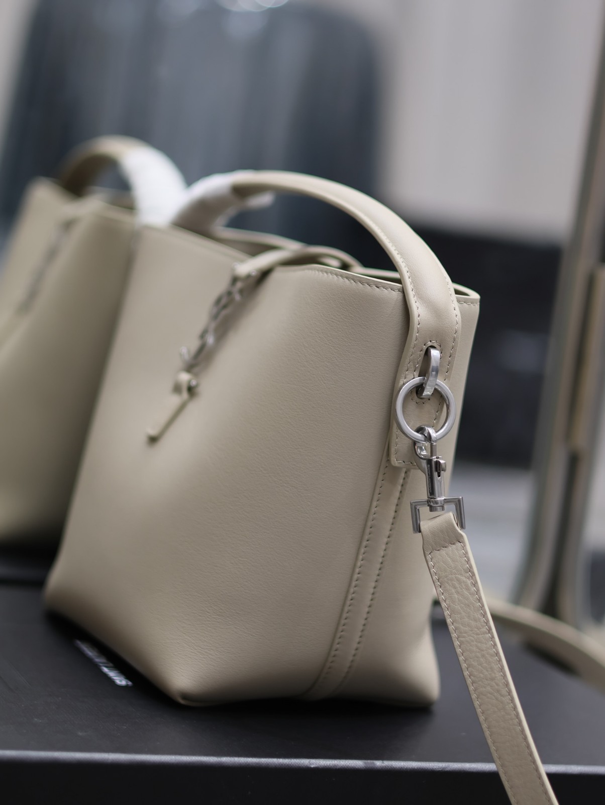 005 66123204;71123203 size 17×20×13cm;size 26×20×12cm