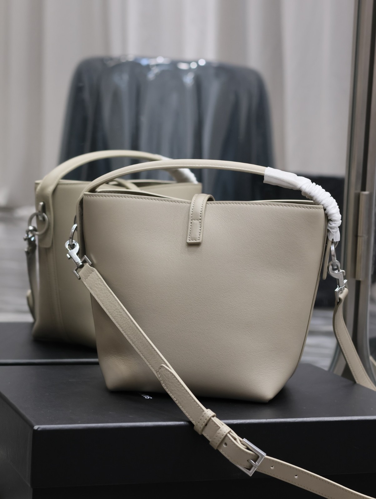 005 66123204;71123203 size 17×20×13cm;size 26×20×12cm