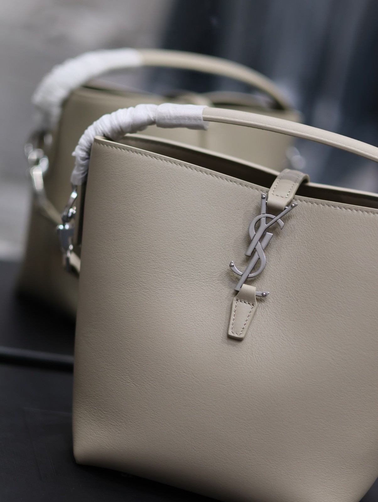 005 66123204;71123203 size 17×20×13cm;size 26×20×12cm