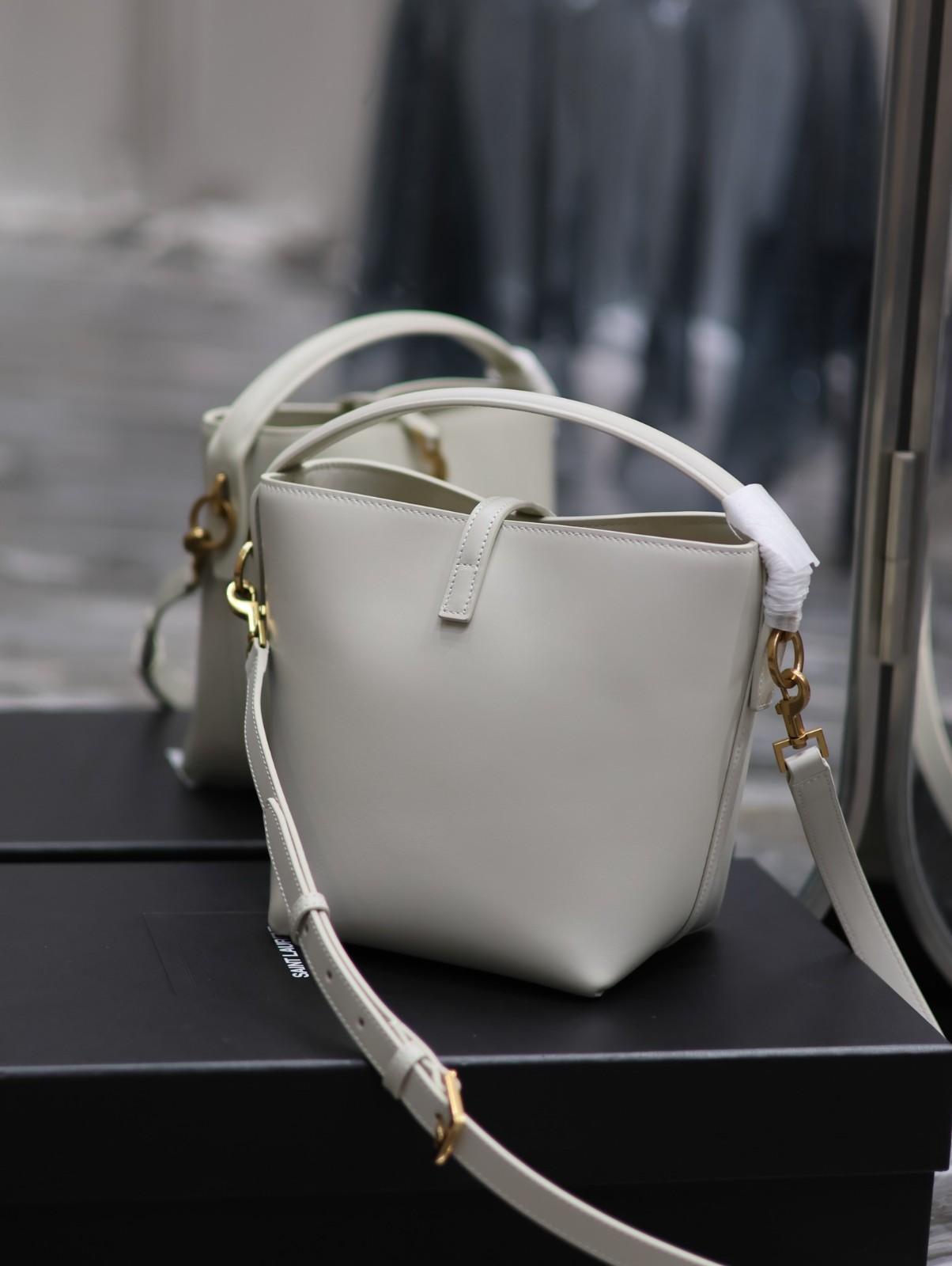004 66123204;71123203 size 17×20×13cm;size 26×20×12cm