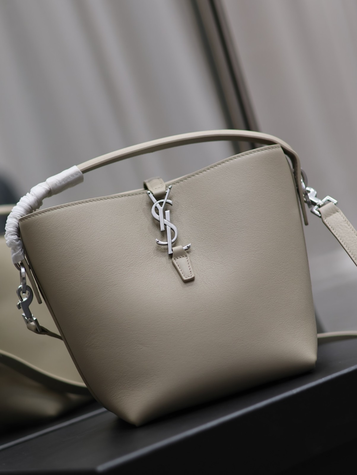 005 66123204;71123203 size 17×20×13cm;size 26×20×12cm