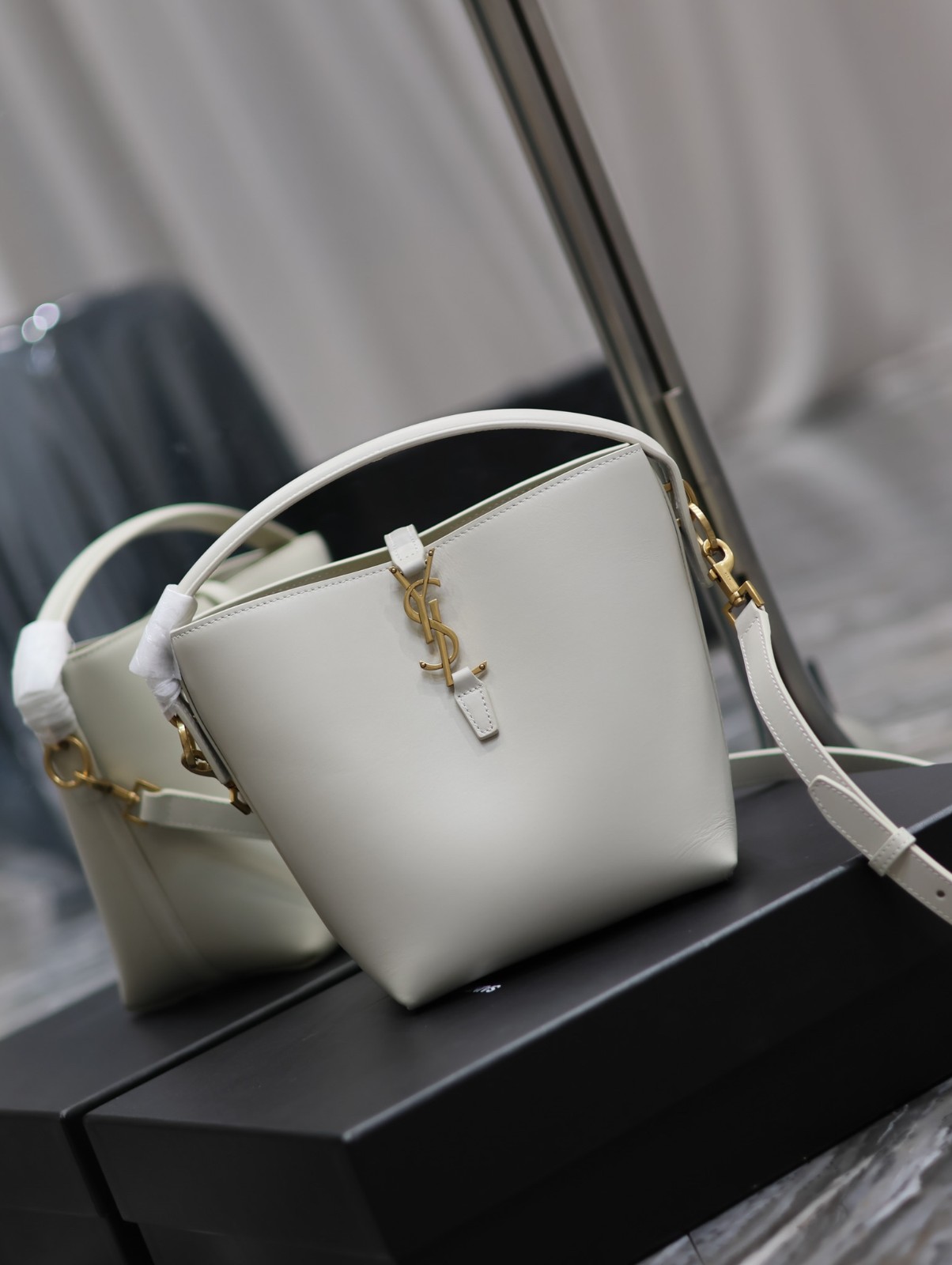 004 66123204;71123203 size 17×20×13cm;size 26×20×12cm