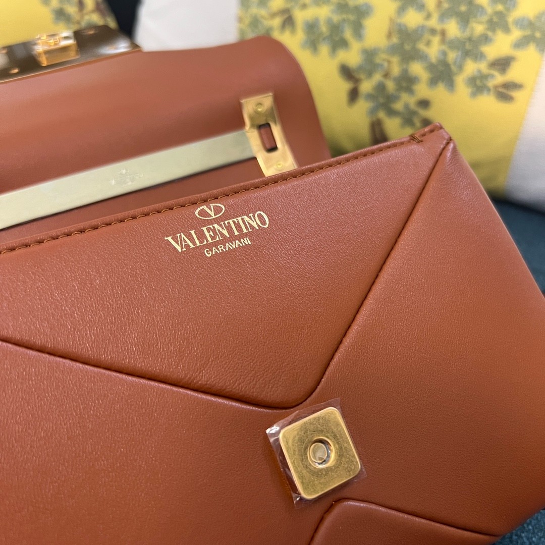 049 66123209 size 20x13x8.5cm