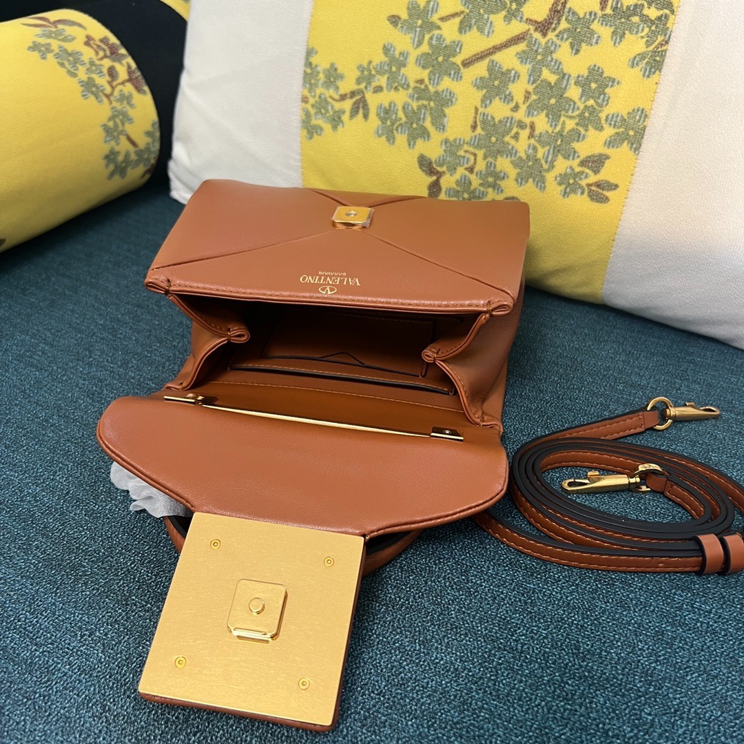 049 66123209 size 20x13x8.5cm