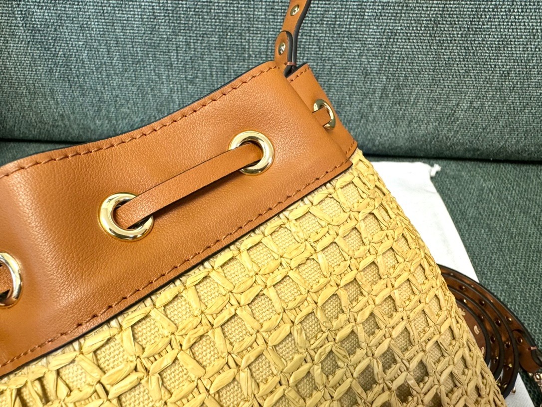 027 64123198 size 16x18x11cm