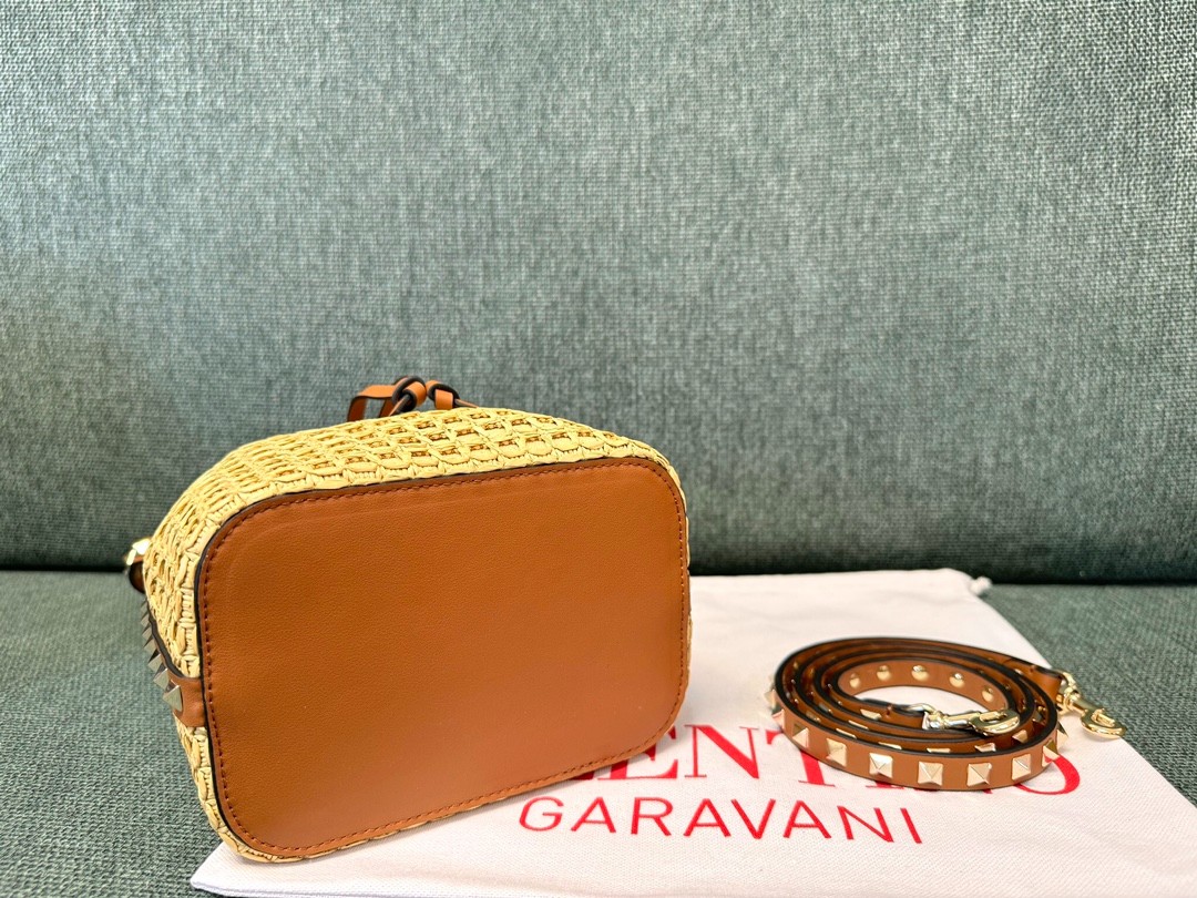 027 64123198 size 16x18x11cm