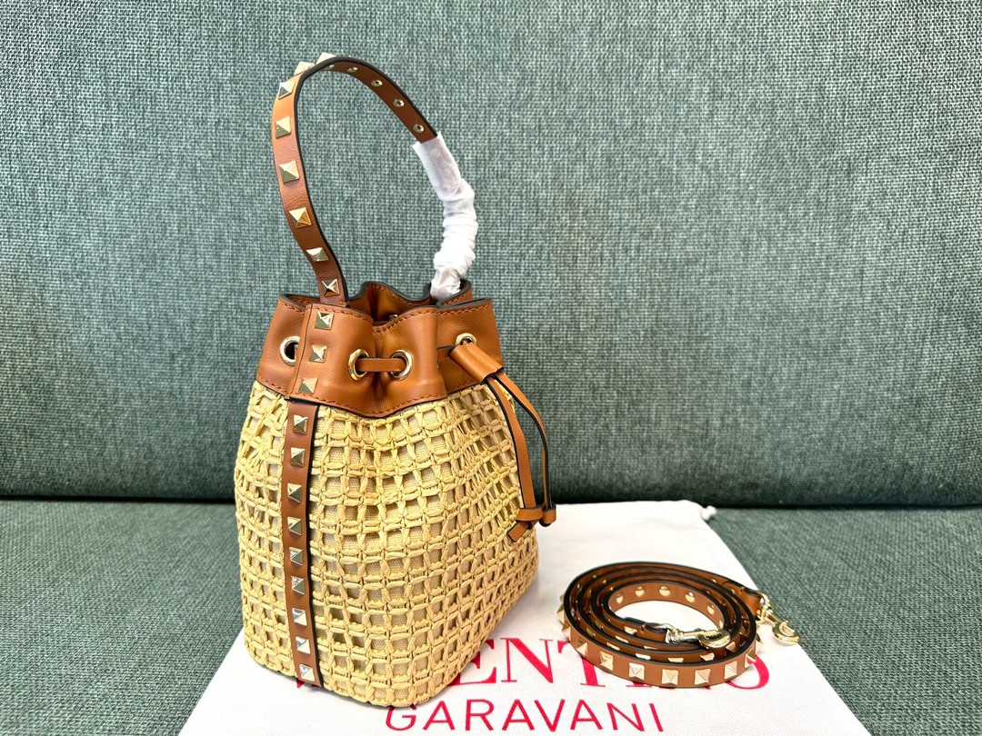 027 64123198 size 16x18x11cm