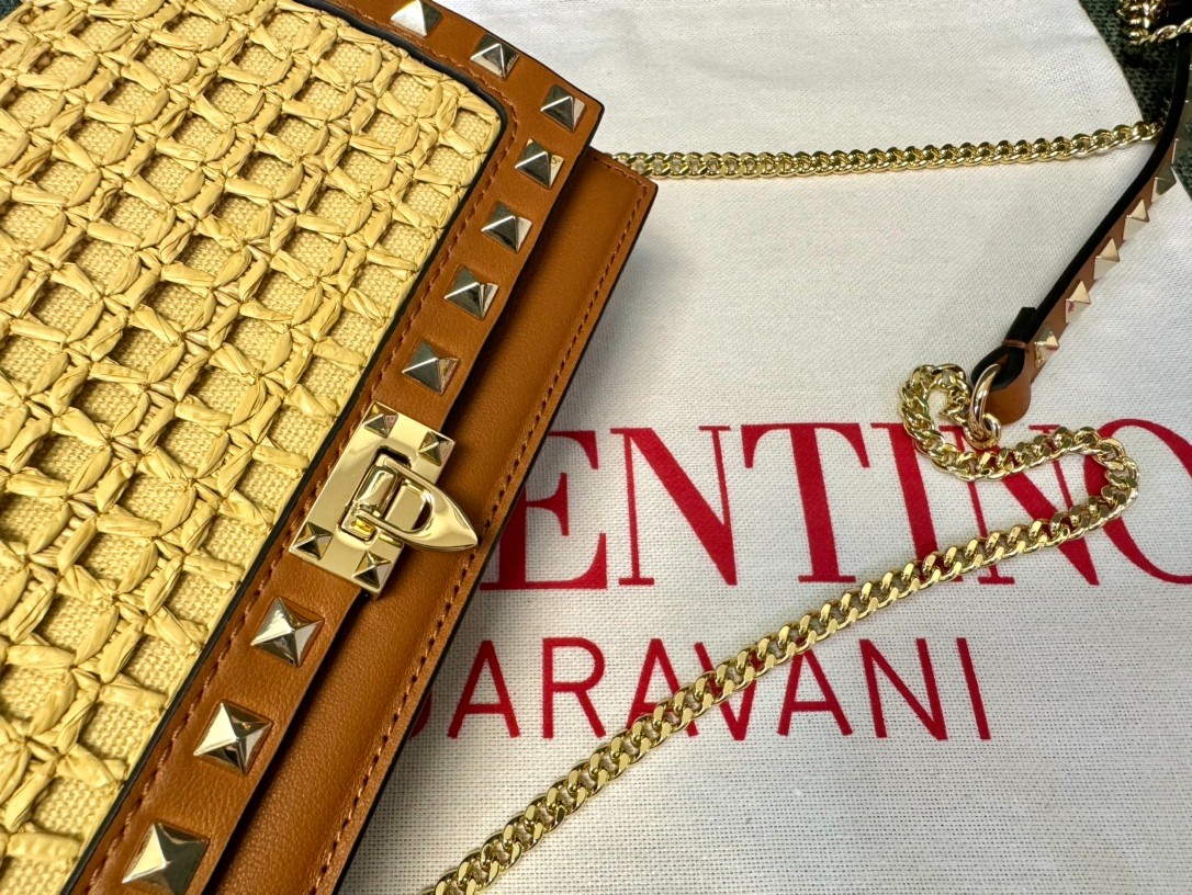 025 70123202 size 18.5x12x4cm