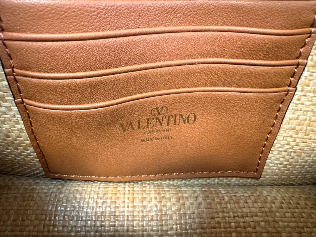 025 70123202 size 18.5x12x4cm