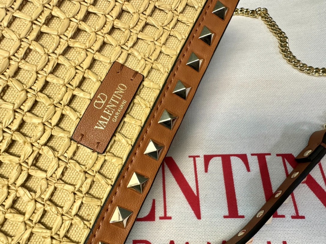 025 70123202 size 18.5x12x4cm