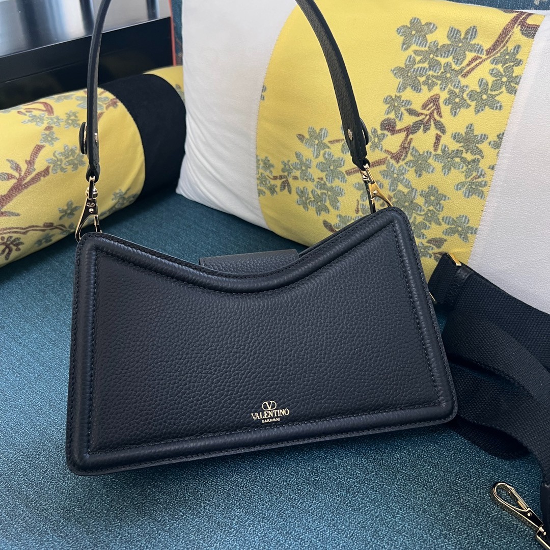004 68123199 size 24×14.5x8cm