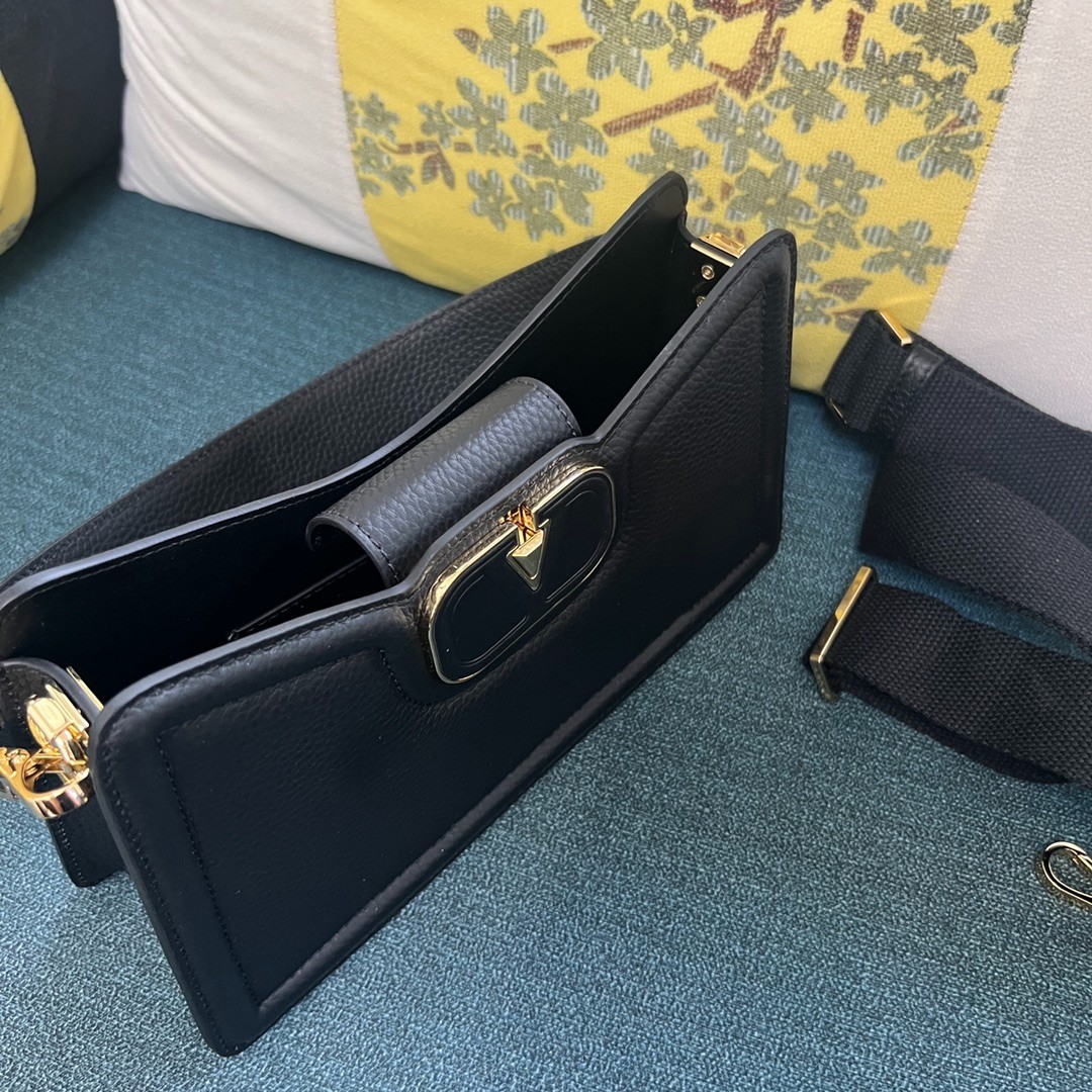 004 68123199 size 24×14.5x8cm