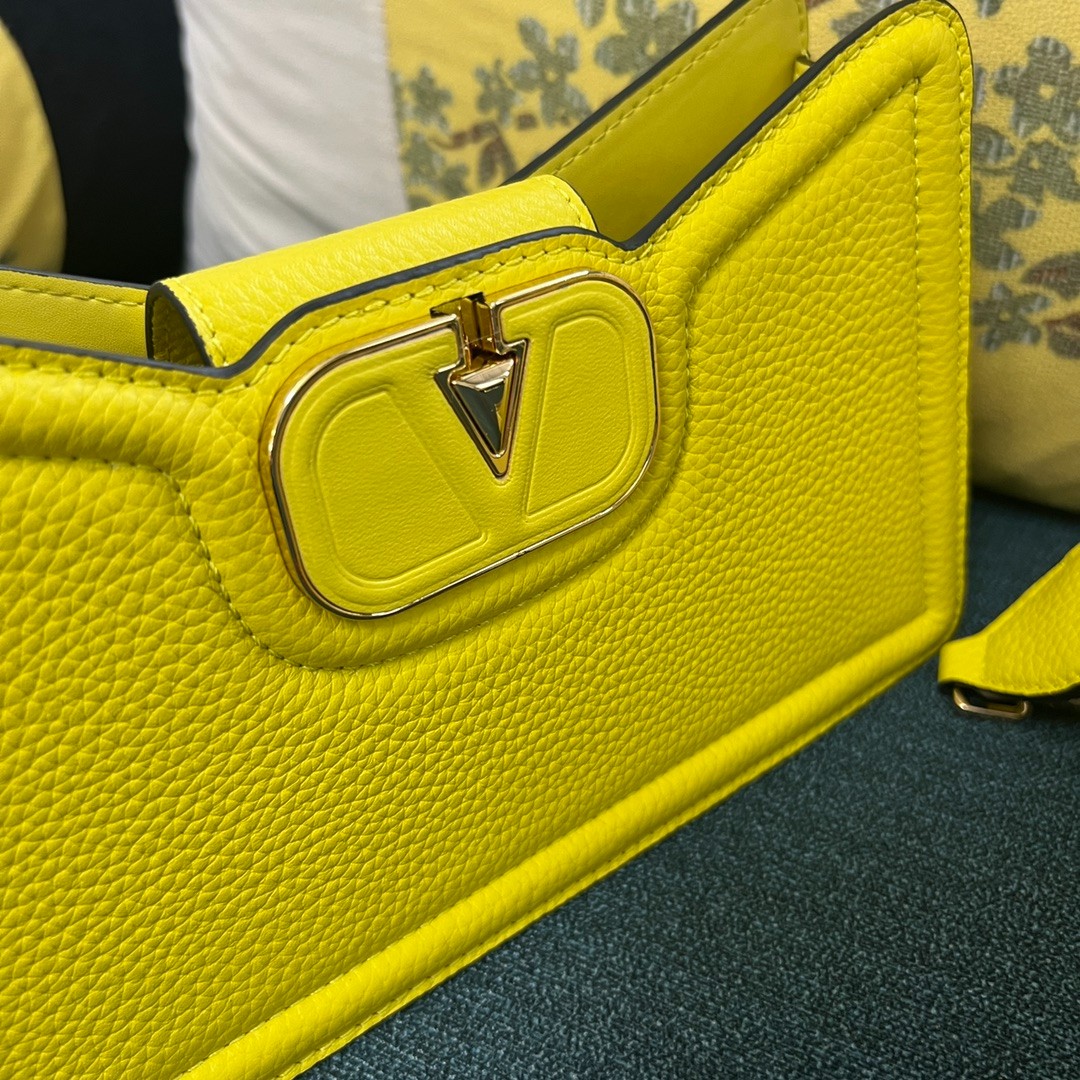 003 68123199 size 24×14.5x8cm