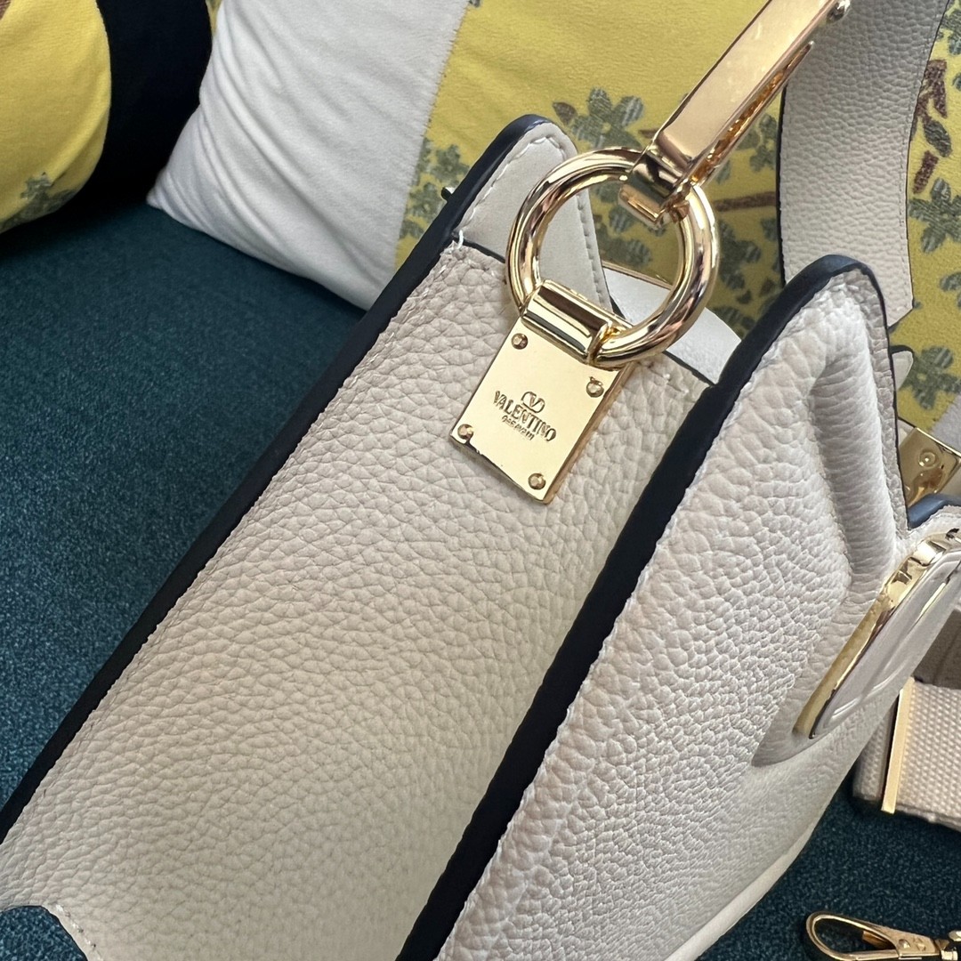 001 68123199 size 24×14.5x8cm