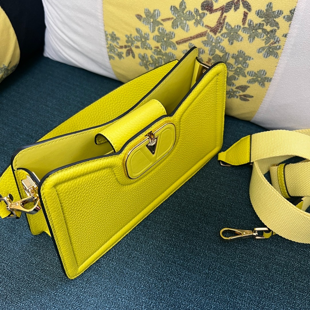 003 68123199 size 24×14.5x8cm