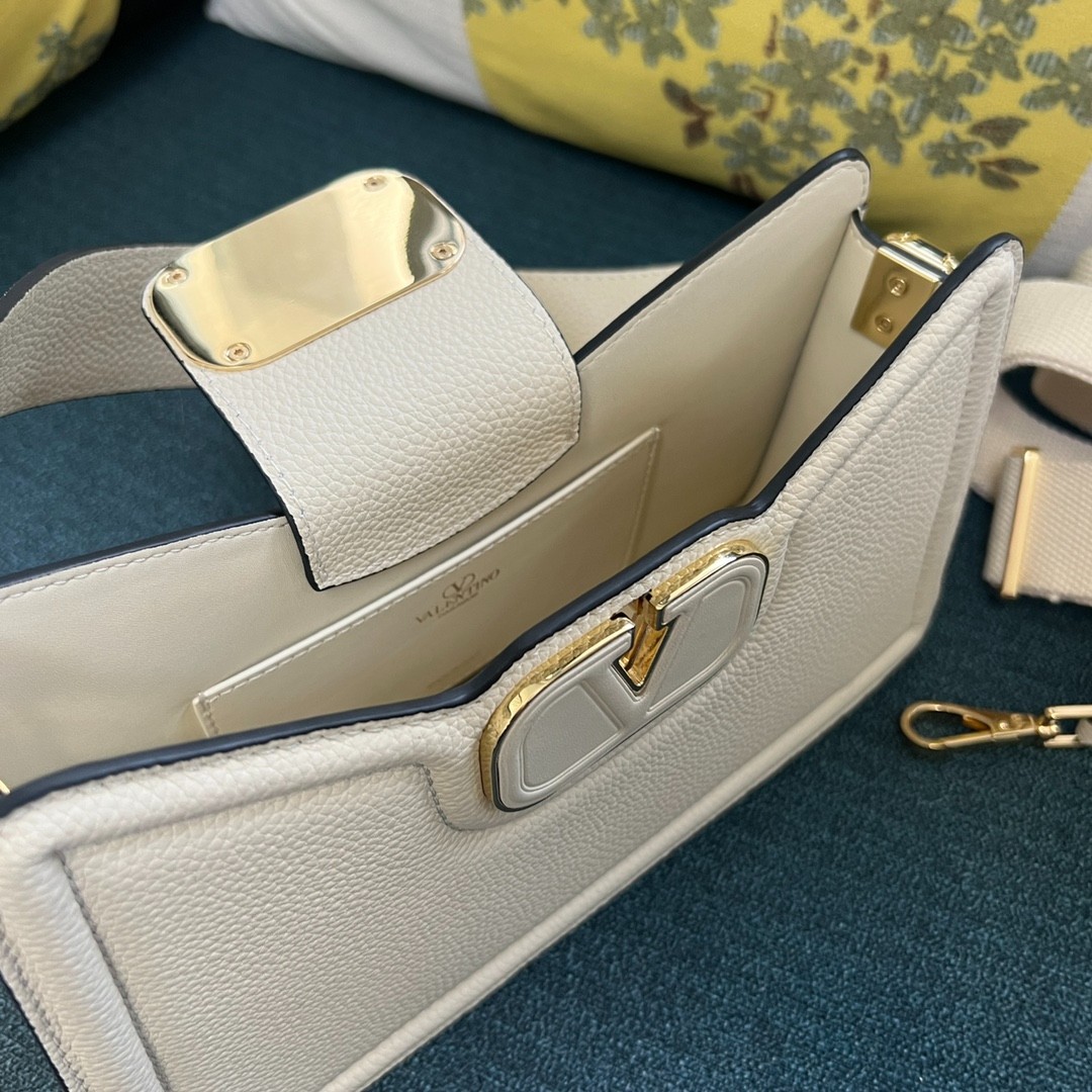 001 68123199 size 24×14.5x8cm