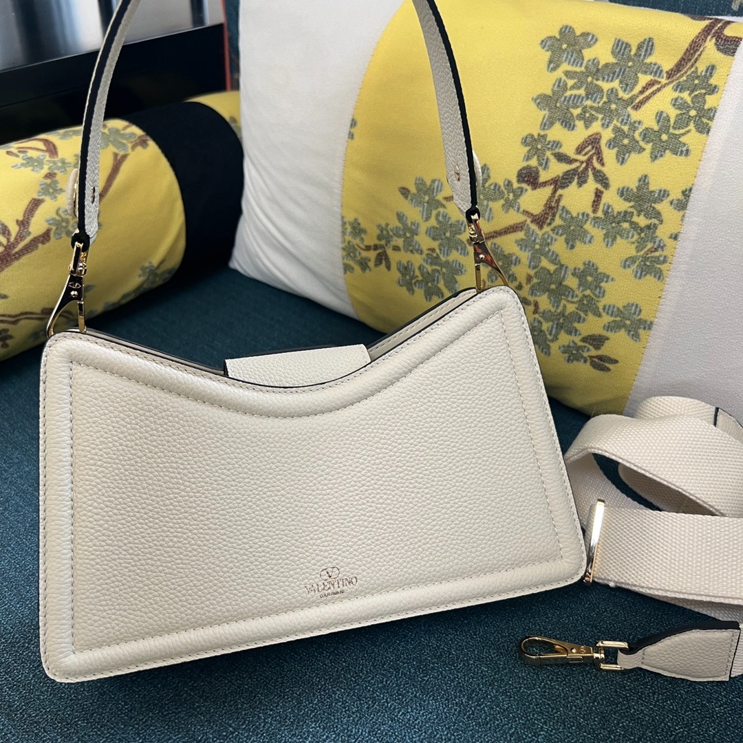 001 68123199 size 24×14.5x8cm