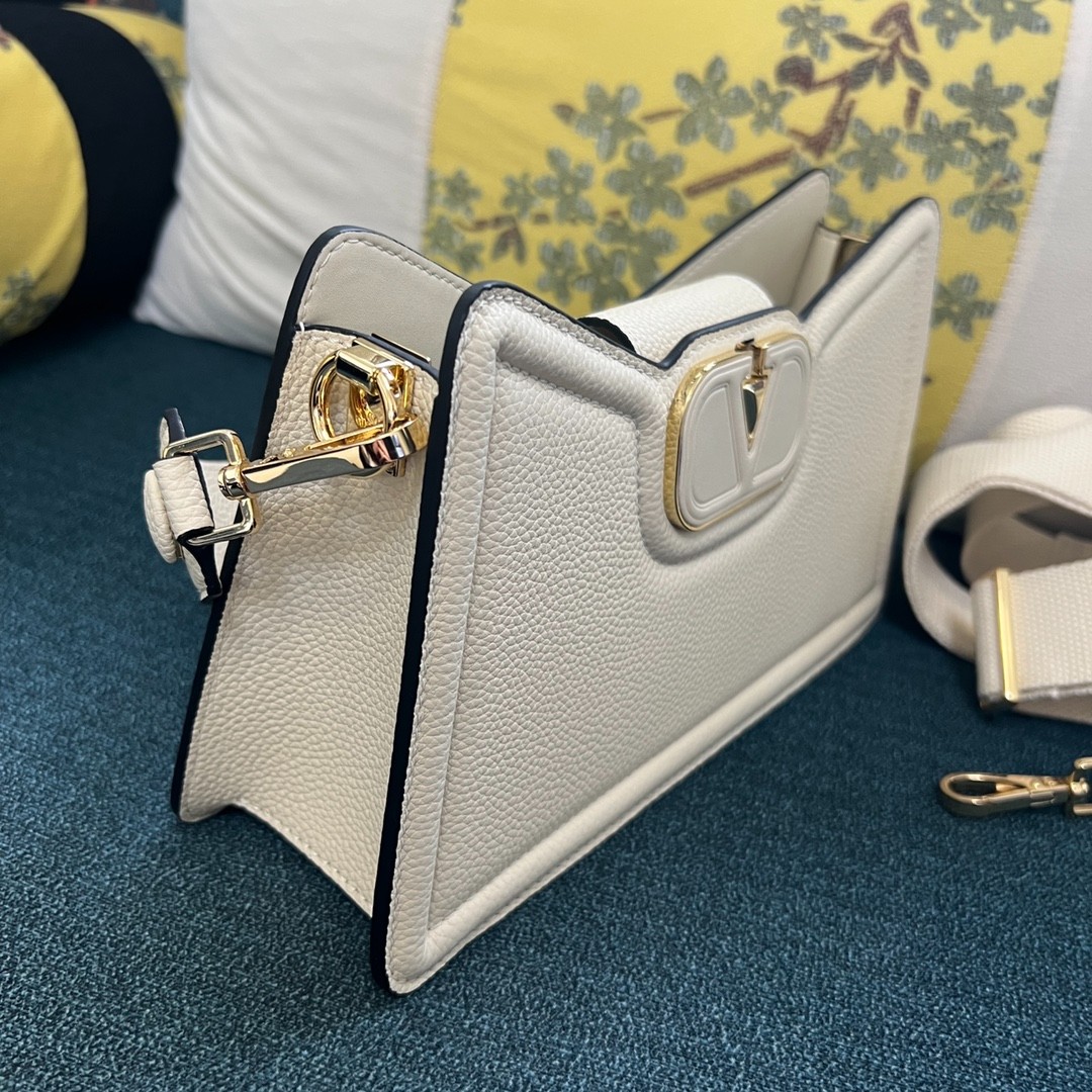 001 68123199 size 24×14.5x8cm