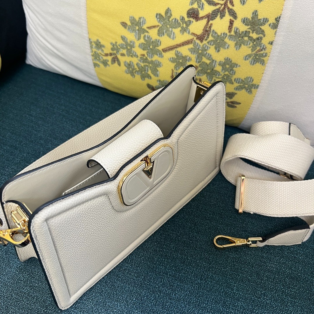 001 68123199 size 24×14.5x8cm