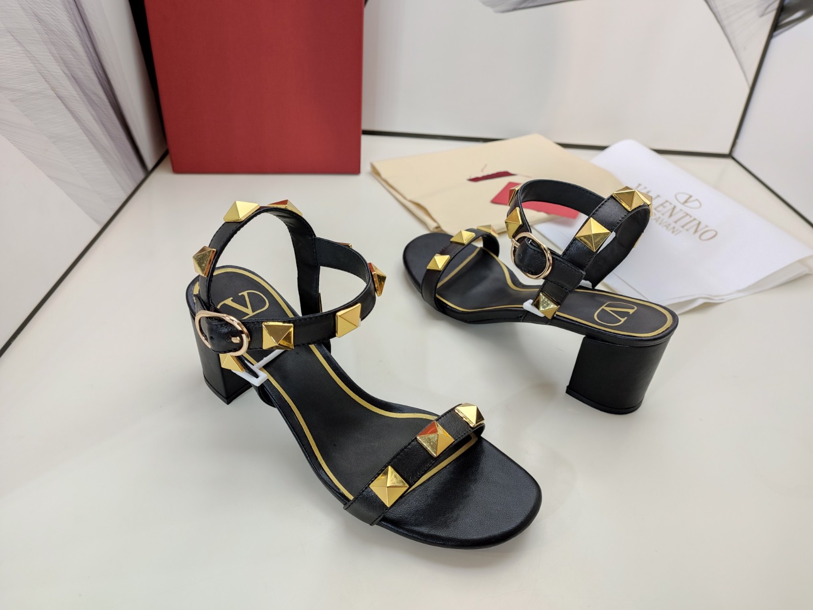 025 26123112 size 35-42