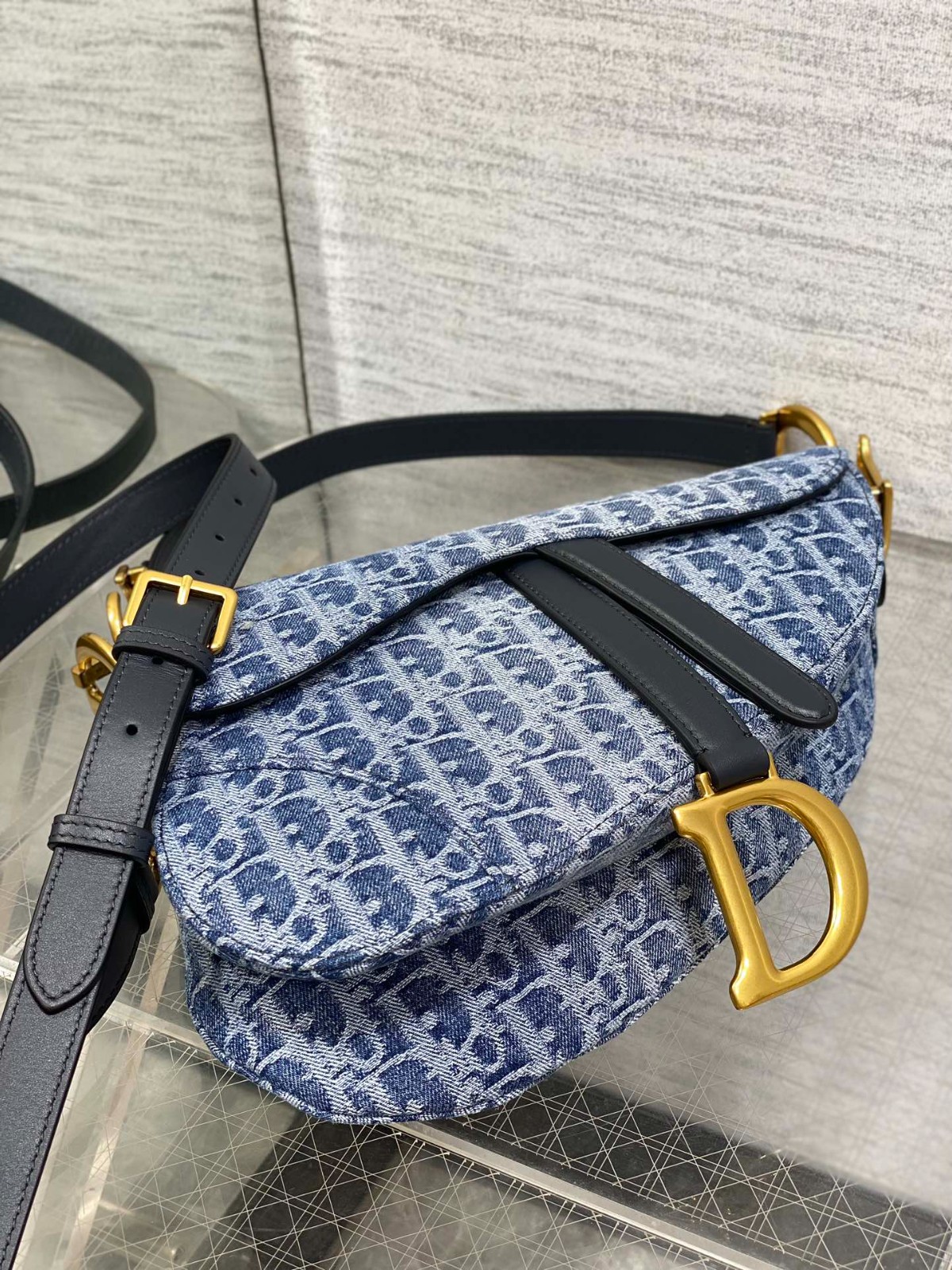 063 68123201 size 25.5x6.5x20cm