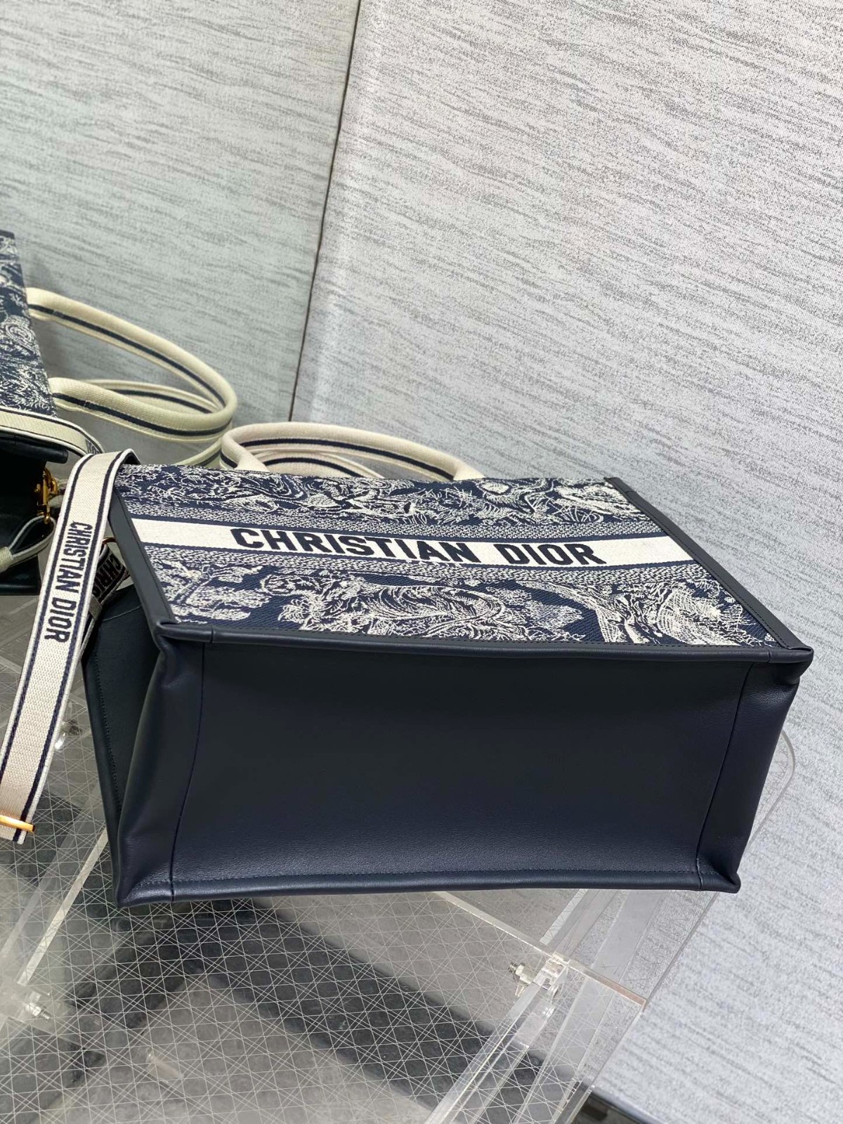 057 72123204 size 36x16x27cm