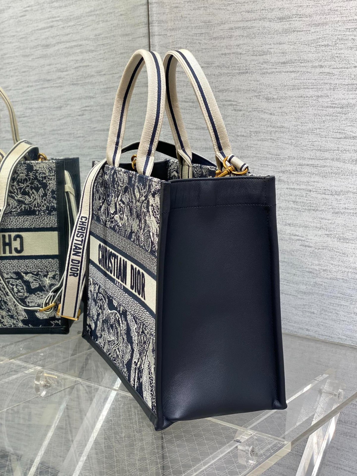 057 72123204 size 36x16x27cm