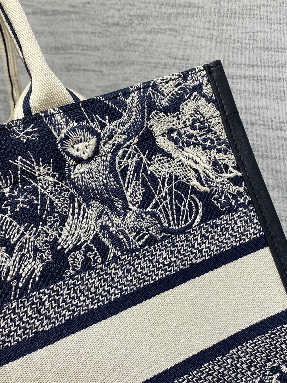 057 72123204 size 36x16x27cm