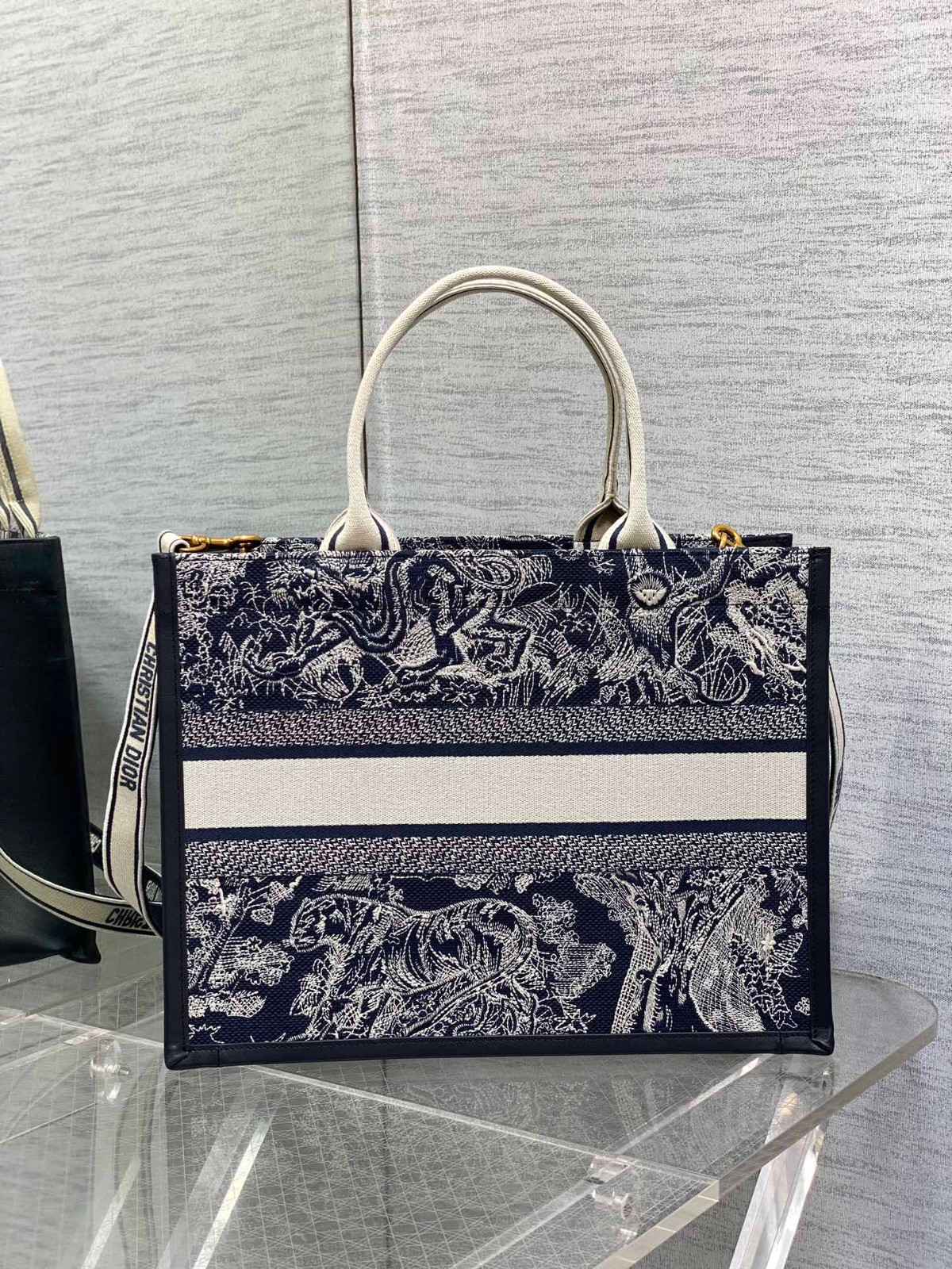 057 72123204 size 36x16x27cm