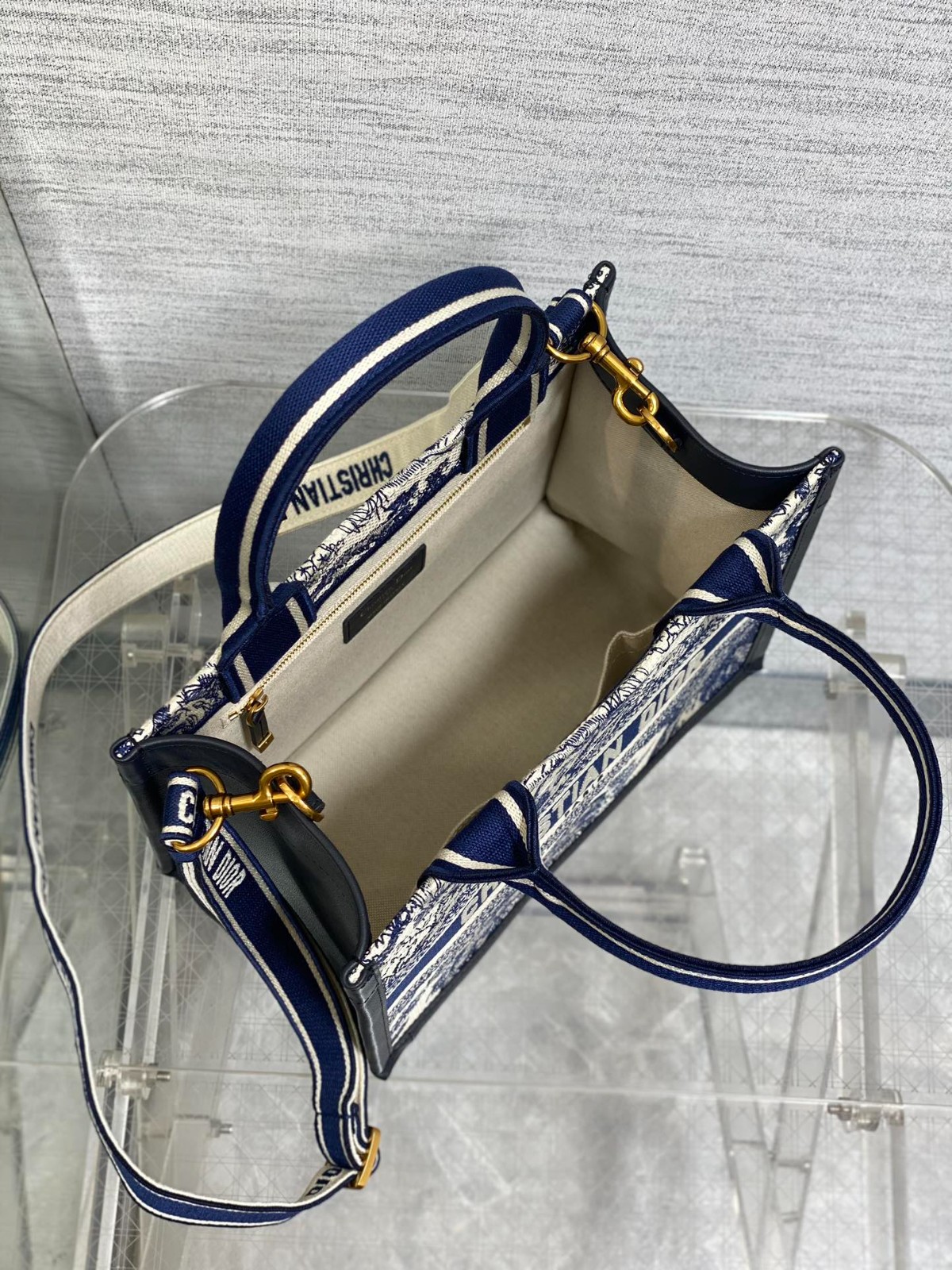 056 68123201 size 26x12x21cm