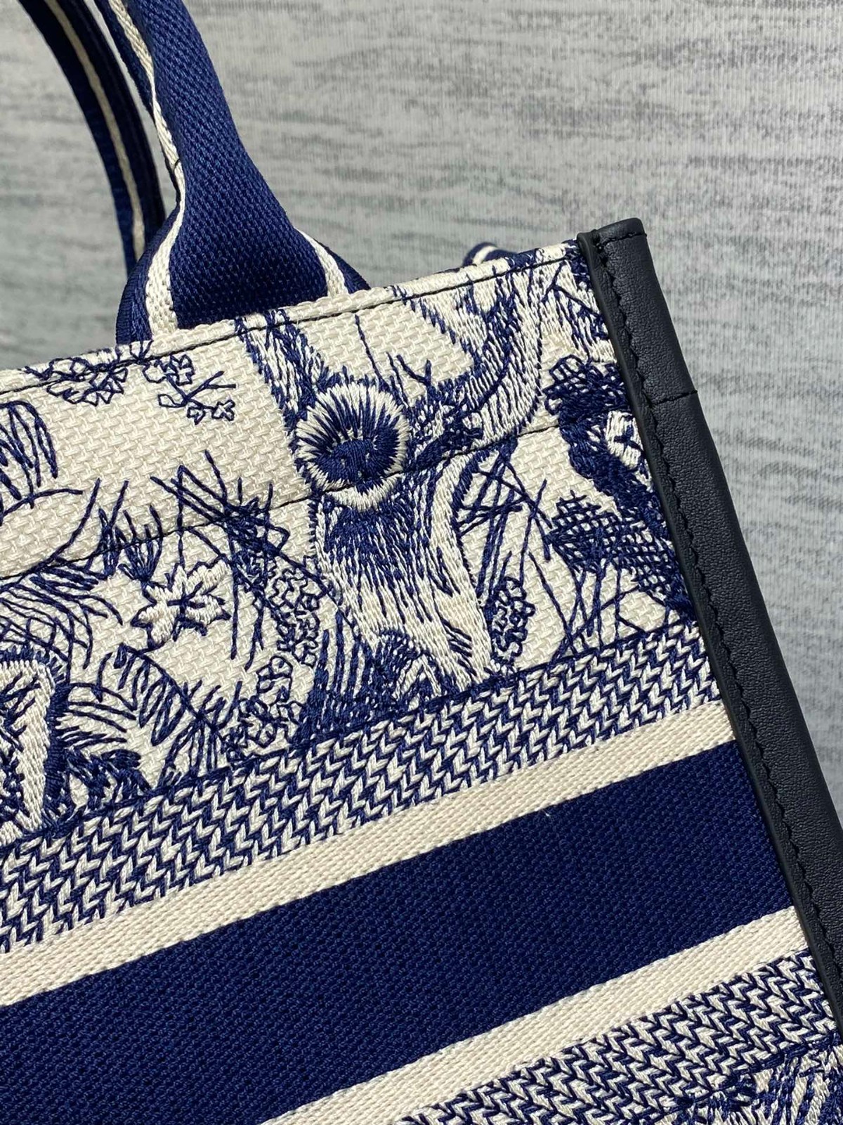 056 68123201 size 26x12x21cm