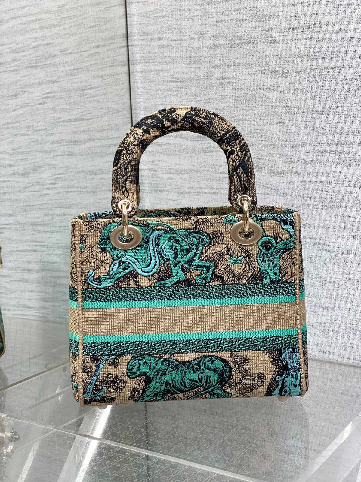 047 62123189 size 24x11x20cm
