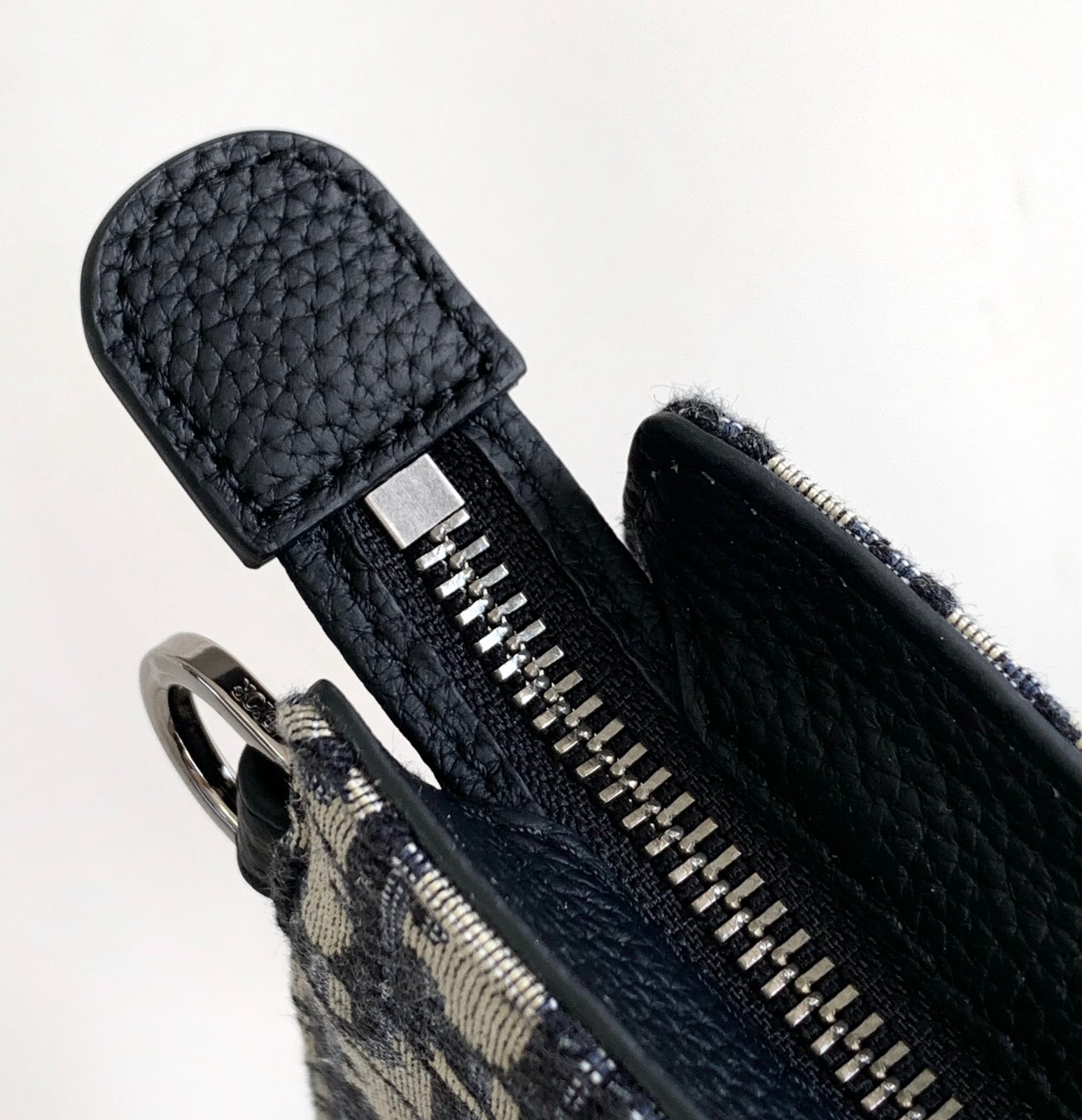040 36123131 size 27x19.5x6cm