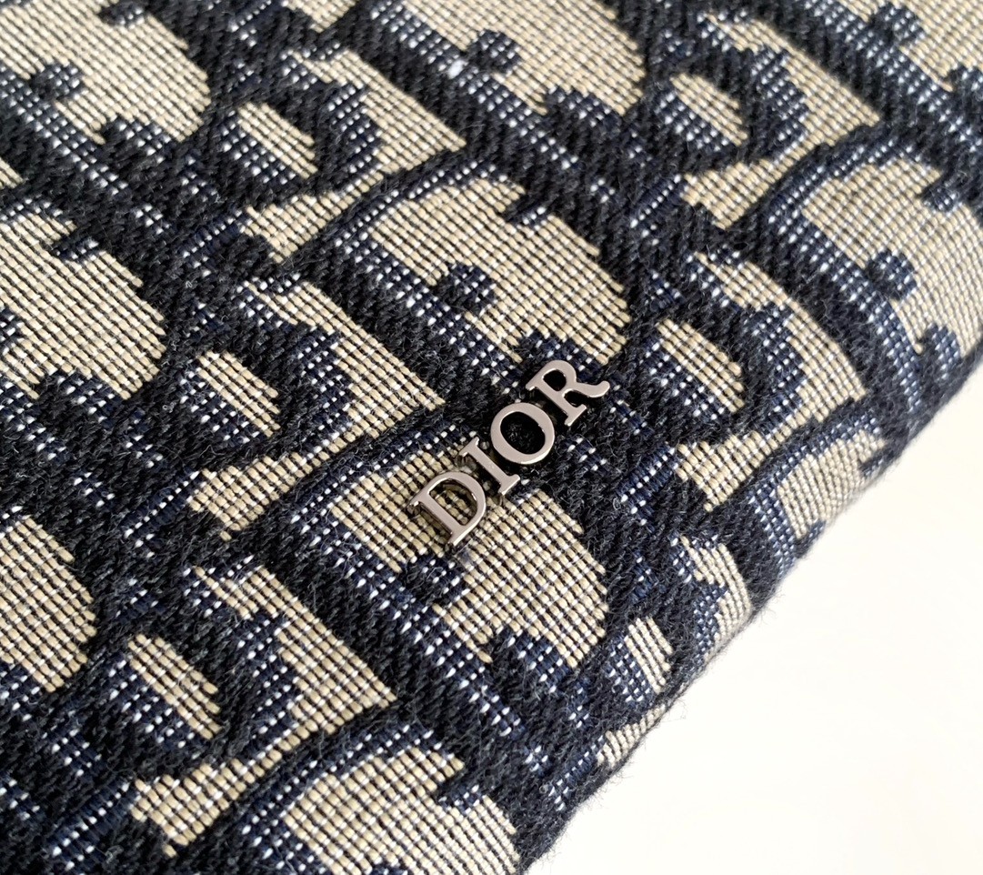 040 36123131 size 27x19.5x6cm