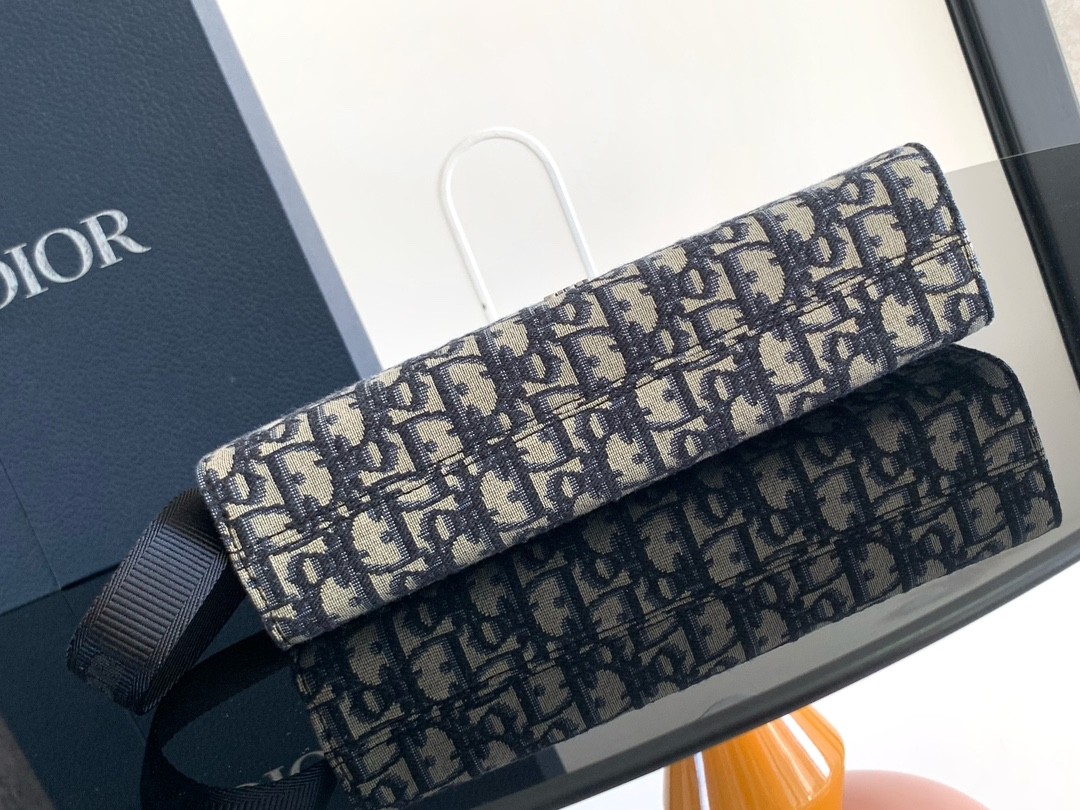 040 36123131 size 27x19.5x6cm