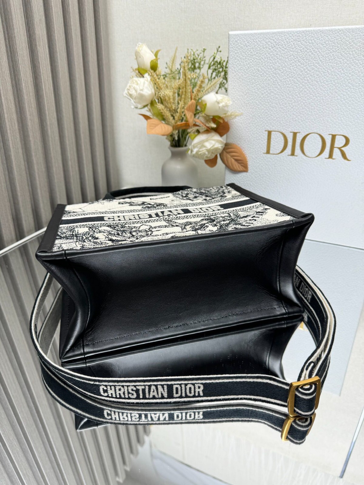 033 63123196 size 26.5×21×14cm