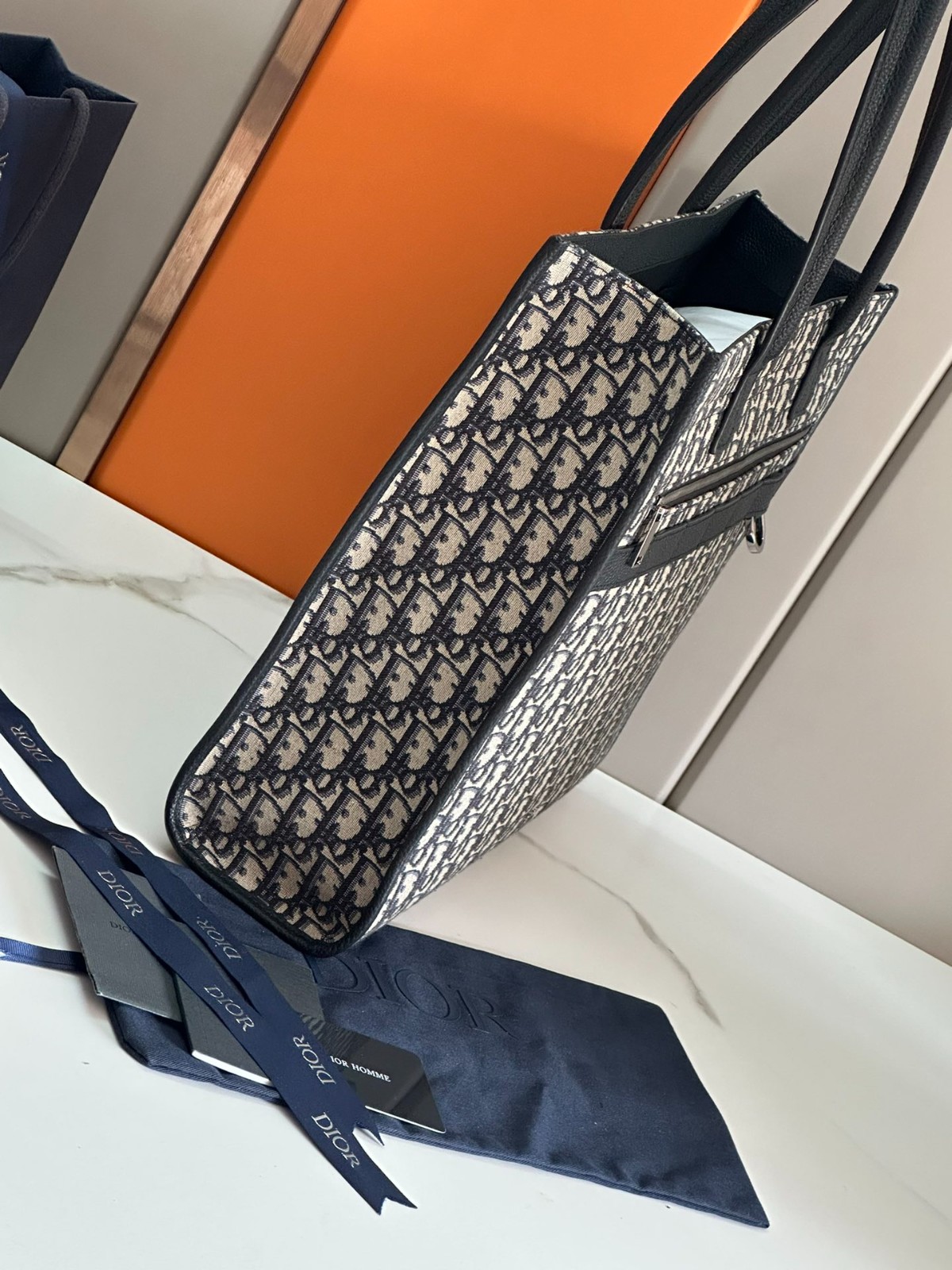 007 50123164 size 39x35x11cm