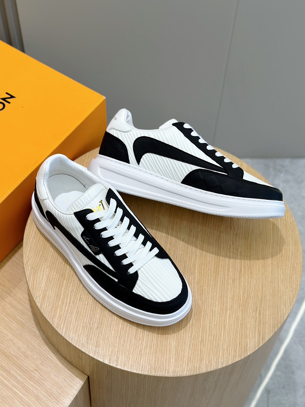 033 40123136 size 38-45