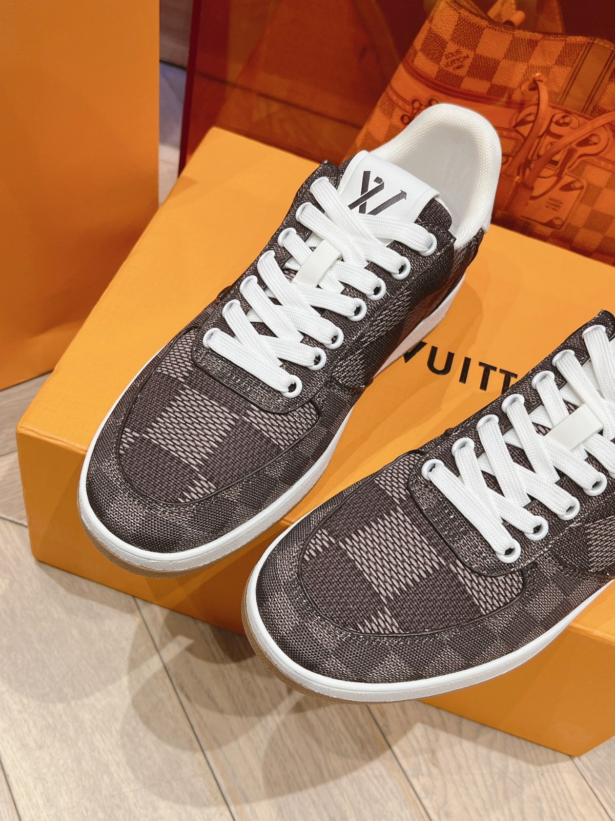 016 38123127 size 39-45