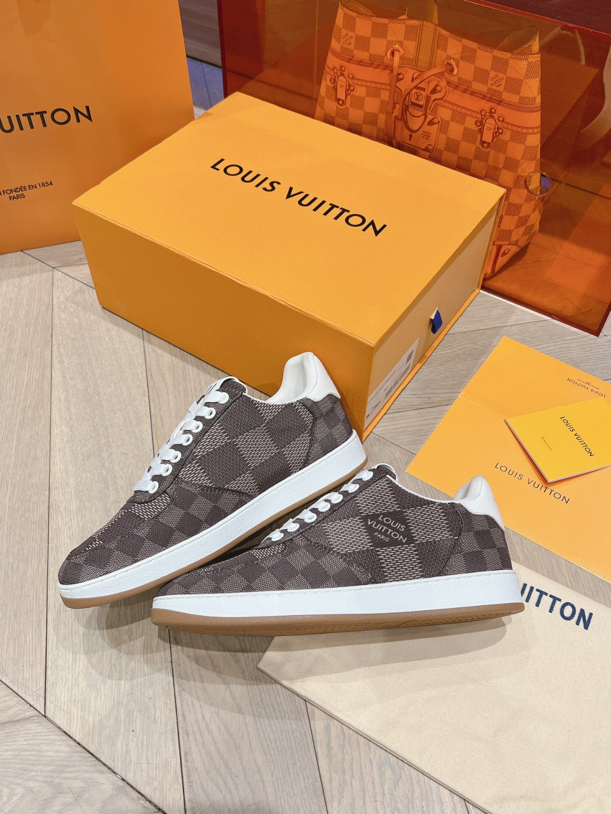 016 38123127 size 39-45