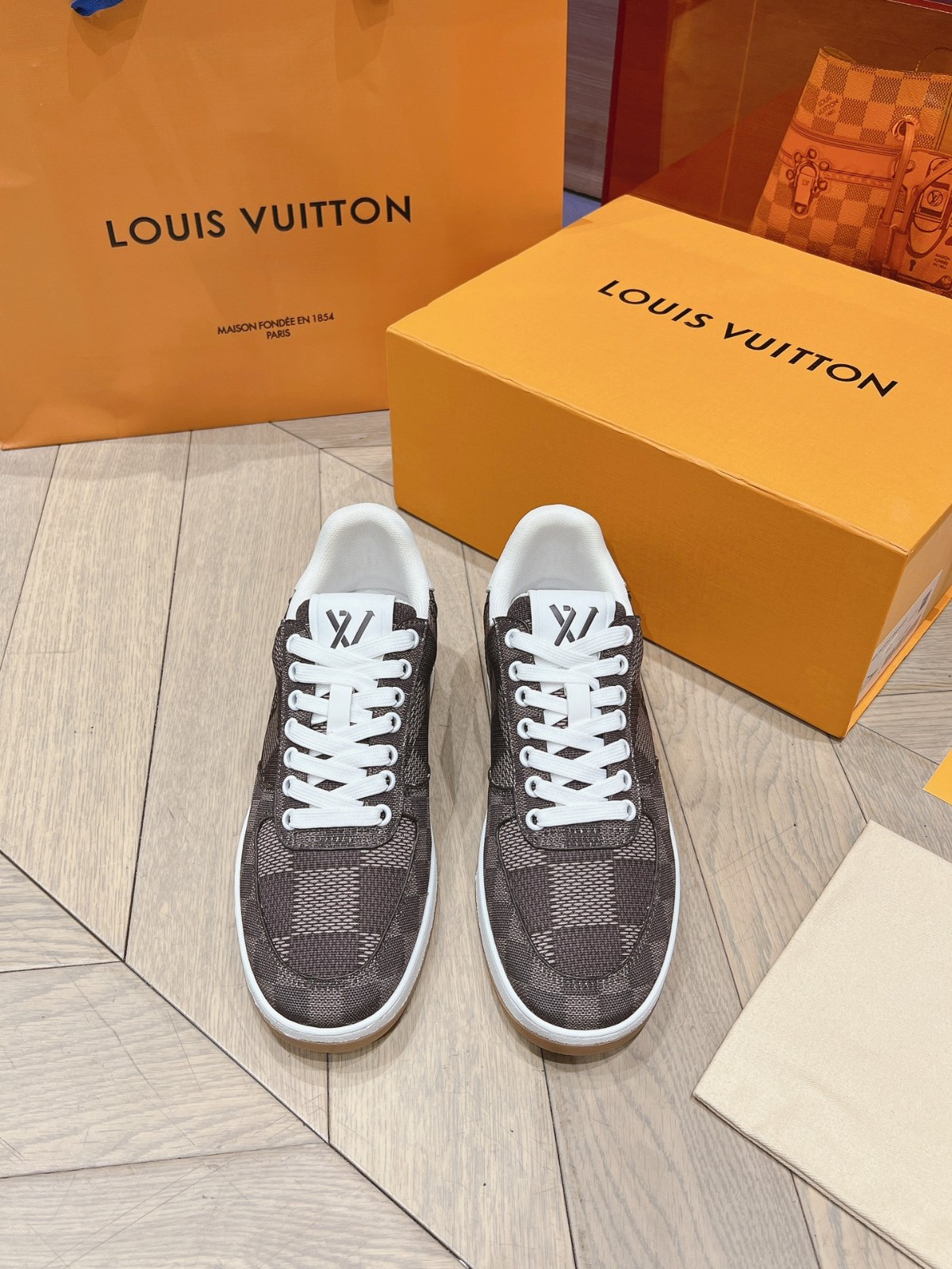 016 38123127 size 39-45