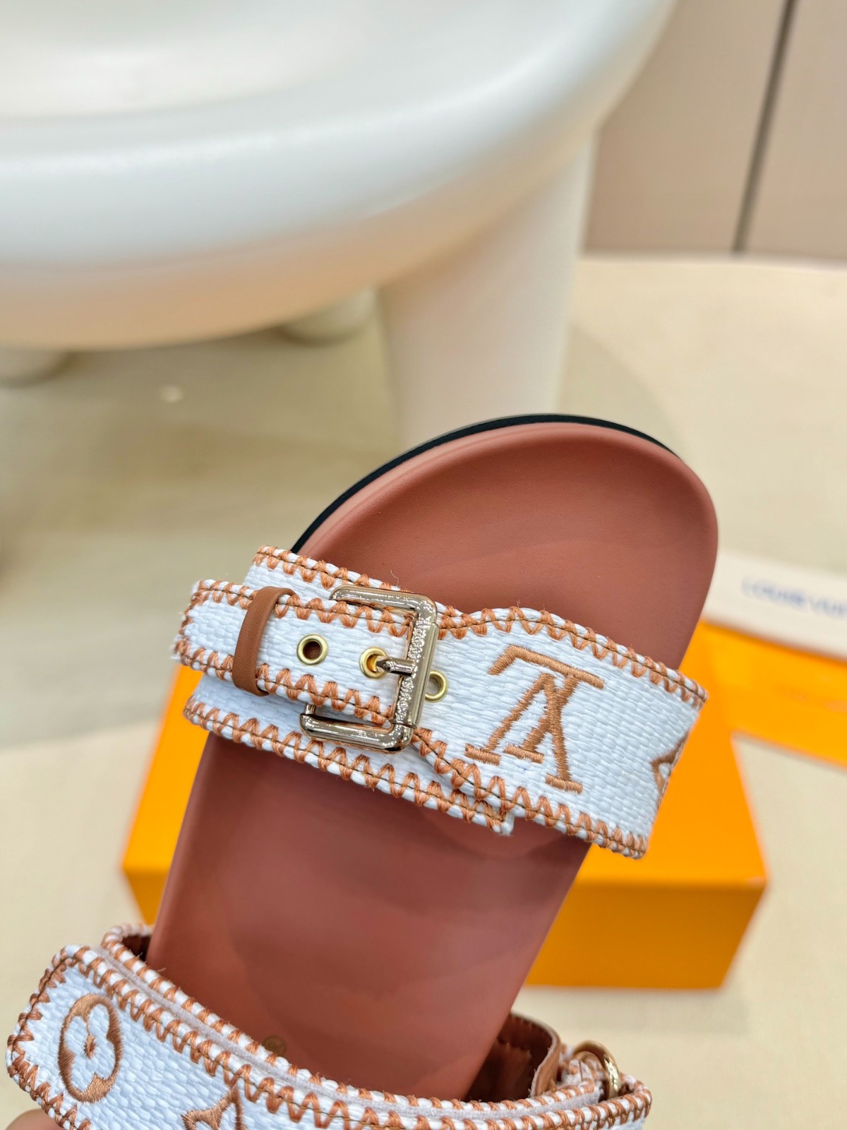 044 24123102 size 35-43