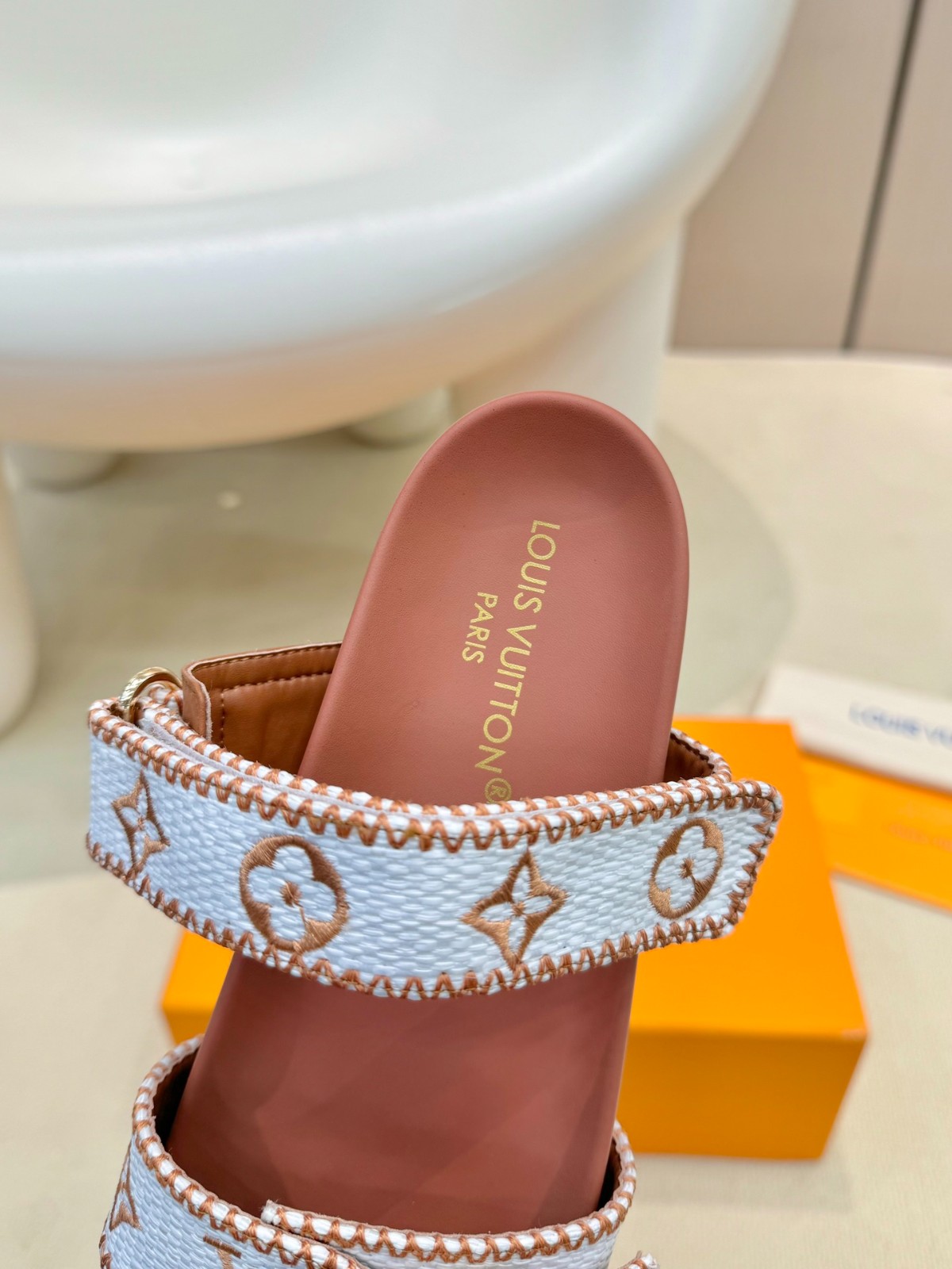 044 24123102 size 35-43